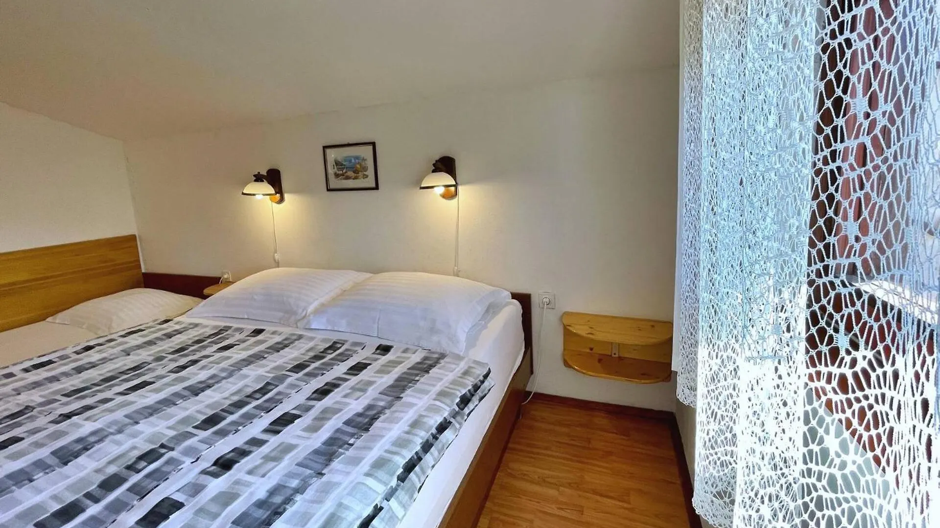 Apartments Srdoc Šilo 3*,